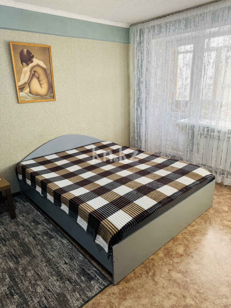 Аренда 1-комнатной квартиры посуточно, 30 м², пр. Назарбаева, дом  11 - Продажа квартир в Усть-Каменогорске фото 1 из 10