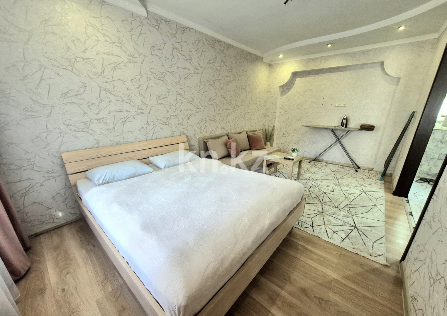 Аренда 1-комнатной квартиры посуточно, 33 м², ул. Мажита Жунисова, дом  179 - Аренда жилой и коммерческой недвижимости в Уральске фото 3 из 9