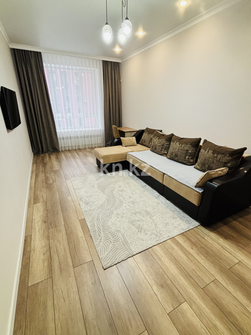 Аренда 2-комнатной квартиры, 61 м² в Астане