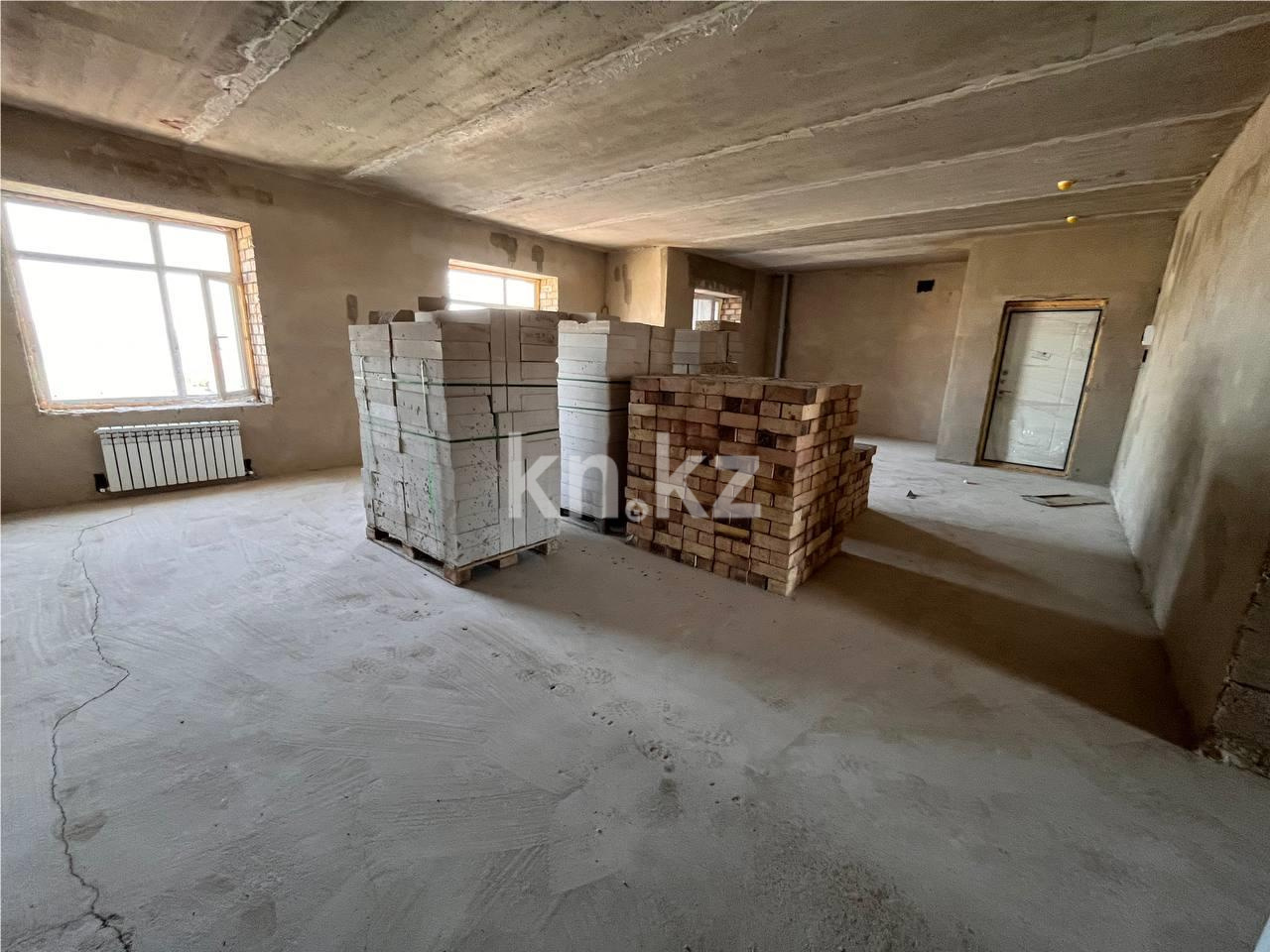 Продажа 3-комнатной квартиры, 90 м², ул. Муканова - Продажа  трехкомнатных квартир в Караганде с фото фото 10 из 31