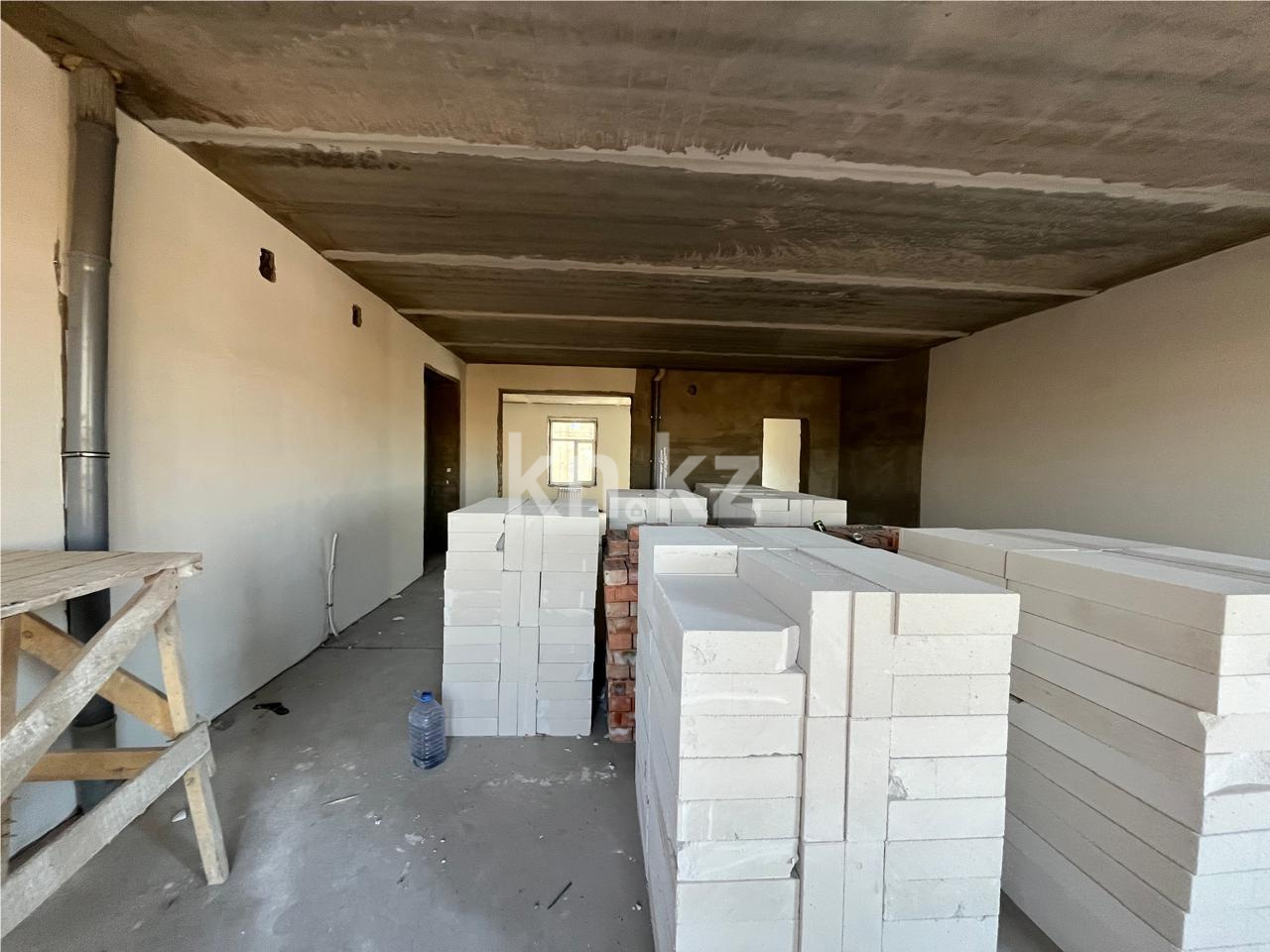 Продажа 4-комнатной квартиры, 136 м², ул. Аманжолова, дом  96/3 - Продажа квартир в Караганде фото 8 из 12