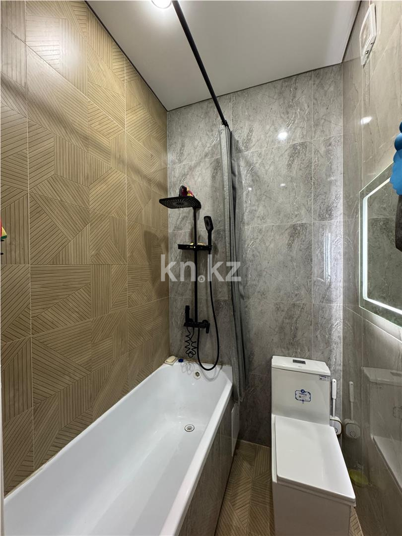 Продажа 2-комнатной квартиры, 68 м², 067 учетный квартал, дом  456/3 в Караганде - фото 14