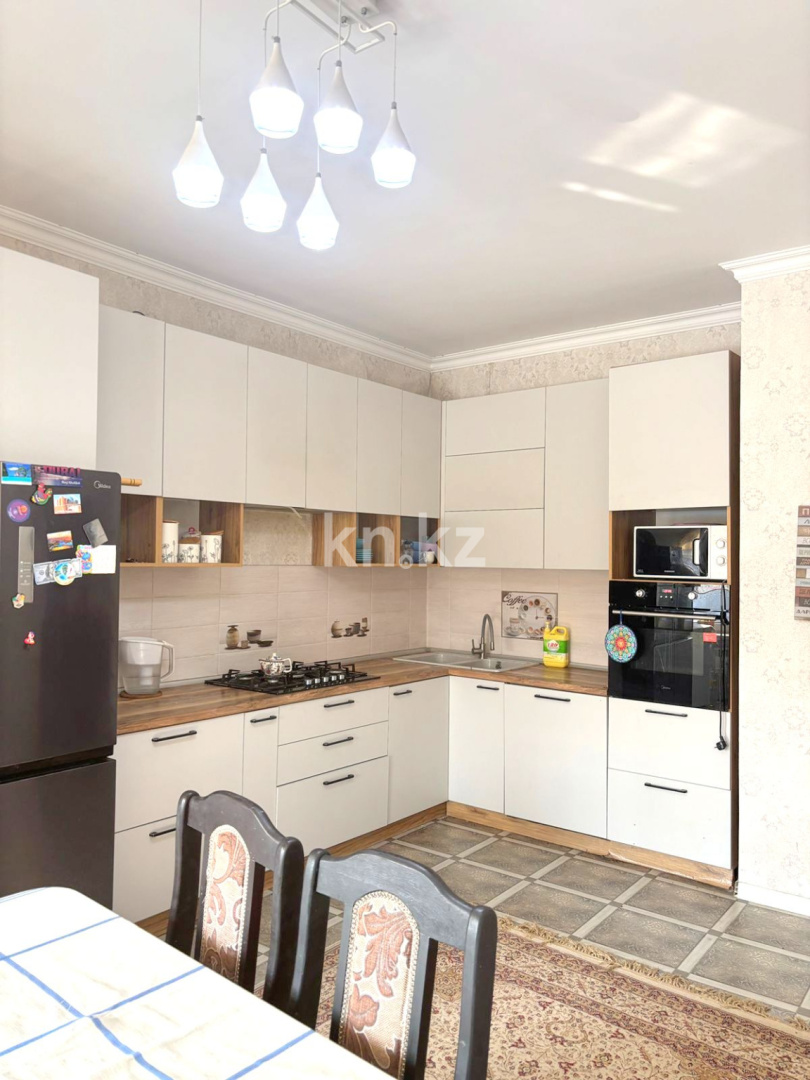 Продажа 7-комнатного дома, 240 м², Естай, дом  11 - Продажа домов, коттеджей в Казахстане фото 1 из 24