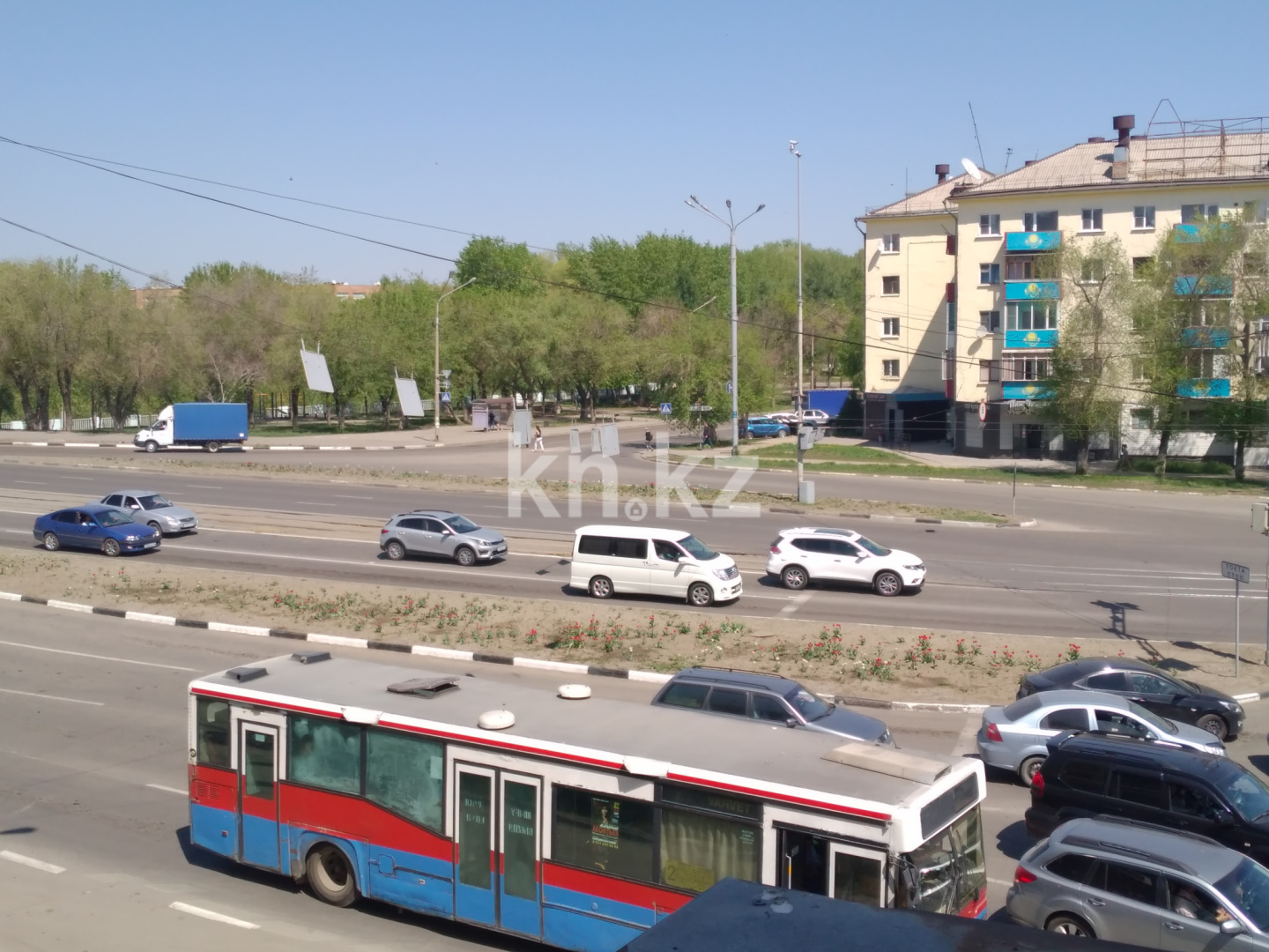 Аренда 2-комнатной квартиры посуточно, 50 м², пр. Ауэзова, дом  49 - Аренда квартир посуточно в Усть-Каменогорске фото 11 из 13