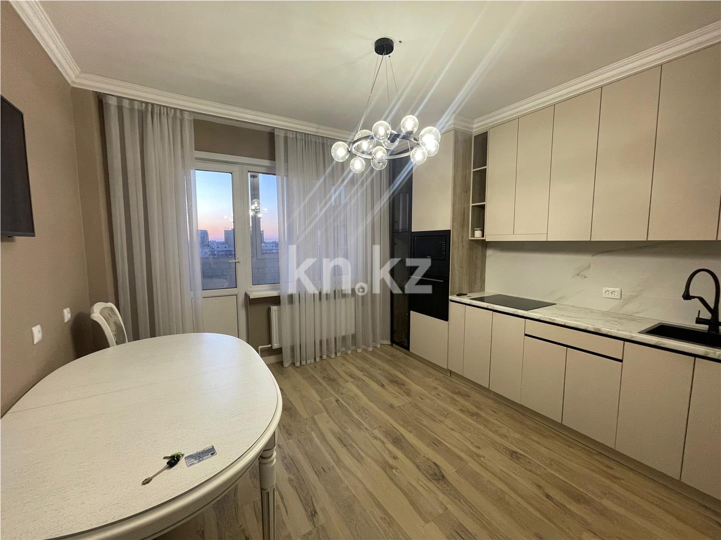 Продажа 3-комнатной квартиры, 89 м², пр. Шахтеров, дом  52 - Продажа  трехкомнатных квартир в Караганде фото 1 из 12