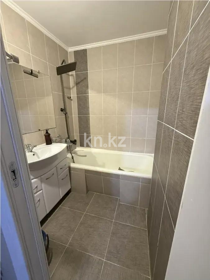 Продажа 2-комнатной квартиры, 50 м², мкр-н Аксай-4, дом  74 в Алматы - фото 4