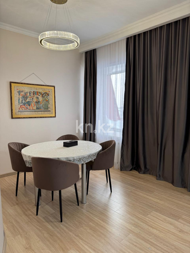 Продажа 3-комнатной квартиры, 124.3 м², ул. Абая - Продажа  трехкомнатных квартир в Караганде фото 1 из 18