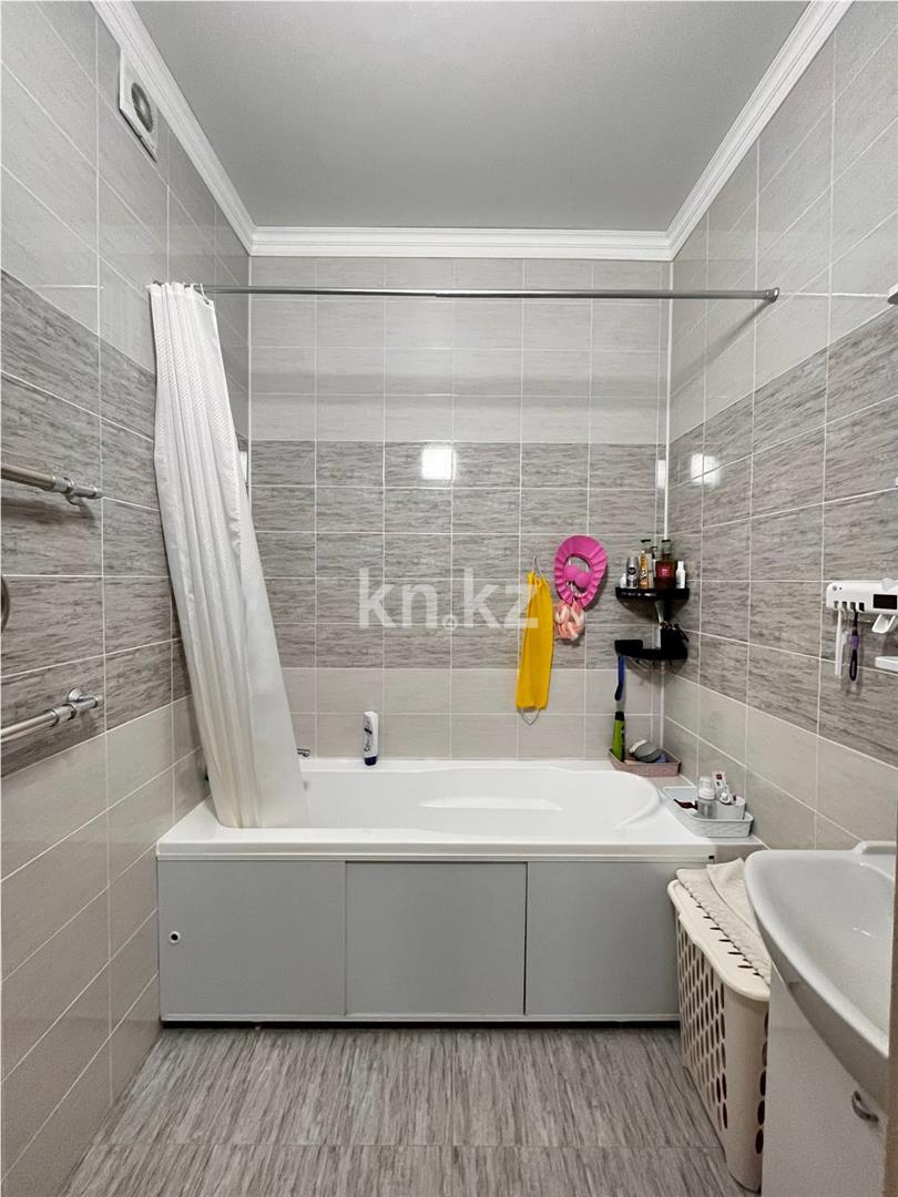 Продажа 3-комнатной квартиры, 68 м², ул. Дюсембекова - Продажа и аренда недвижимости в Караганде фото 24 из 52