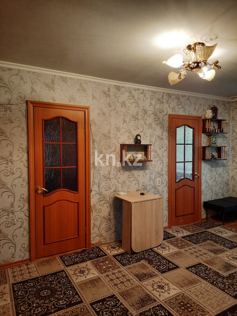 Продажа 3-комнатной квартиры, 48 м², мкр-н 22, дом  3д - Продажа  трехкомнатных квартир в Караганде фото 1 из 11