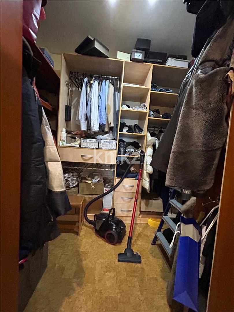 Продажа 4-комнатной квартиры, 181.8 м², ул. Кенесары в Астане - фото 15