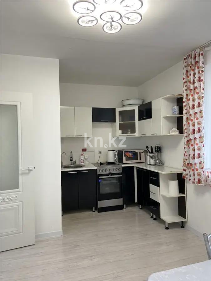 Продажа 3-комнатной квартиры, 93 м², ул. Ермекова, дом  106/6 в Караганде - фото 4