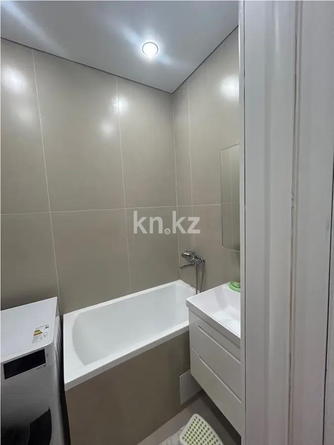 Продажа 2-комнатной квартиры, 65 м², мкр-н Аксай-1, дом  17 в Алматы - фото 4