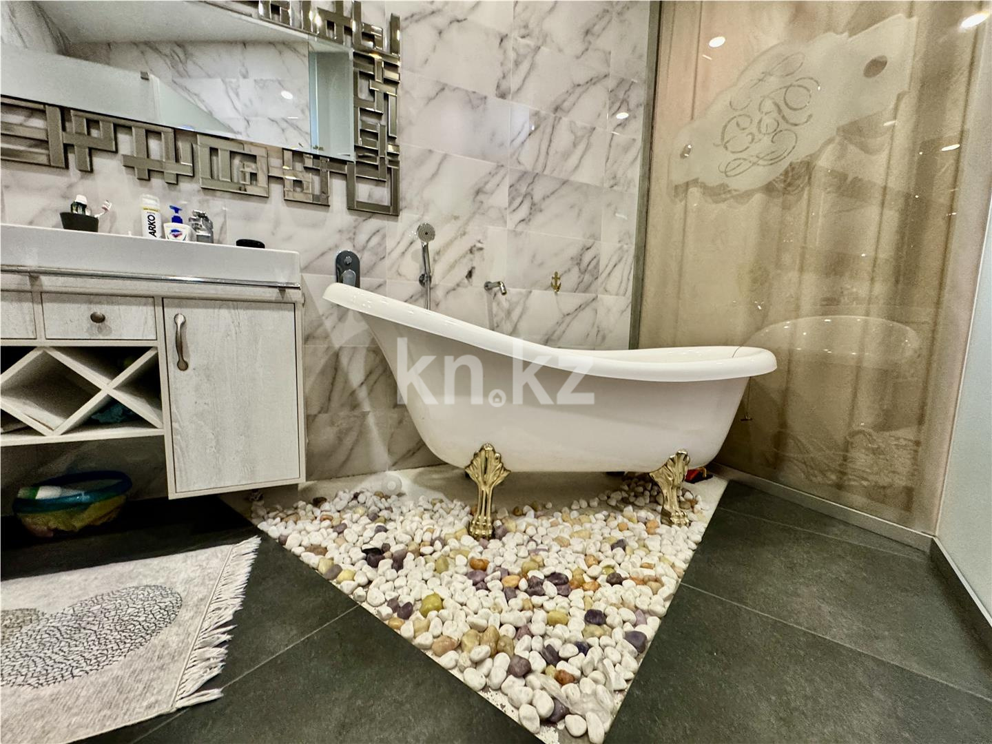 Продажа 3-комнатной квартиры, 160 м², ул. Аманжолова, дом  41 - Продажа  трехкомнатных квартир в Караганде с фото фото 26 из 52