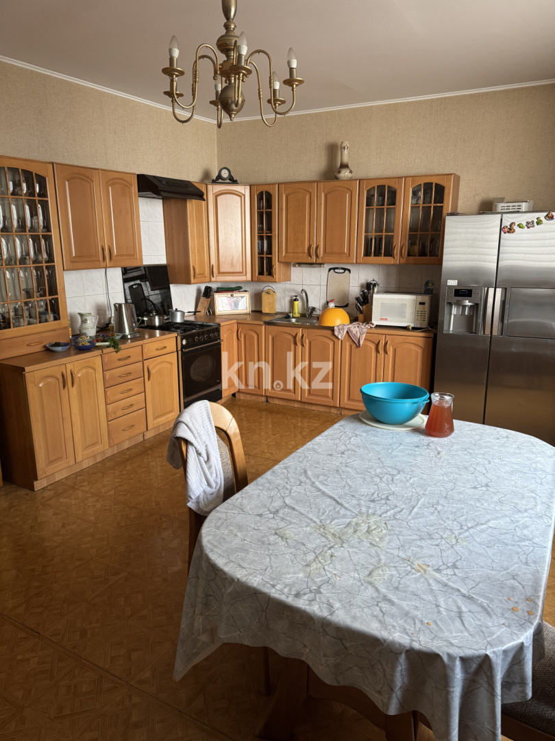 Продажа 8-комнатного дома, 270 м², ул. Космонавтов, дом  151а - Продажа квартир в Караганде фото 1 из 2