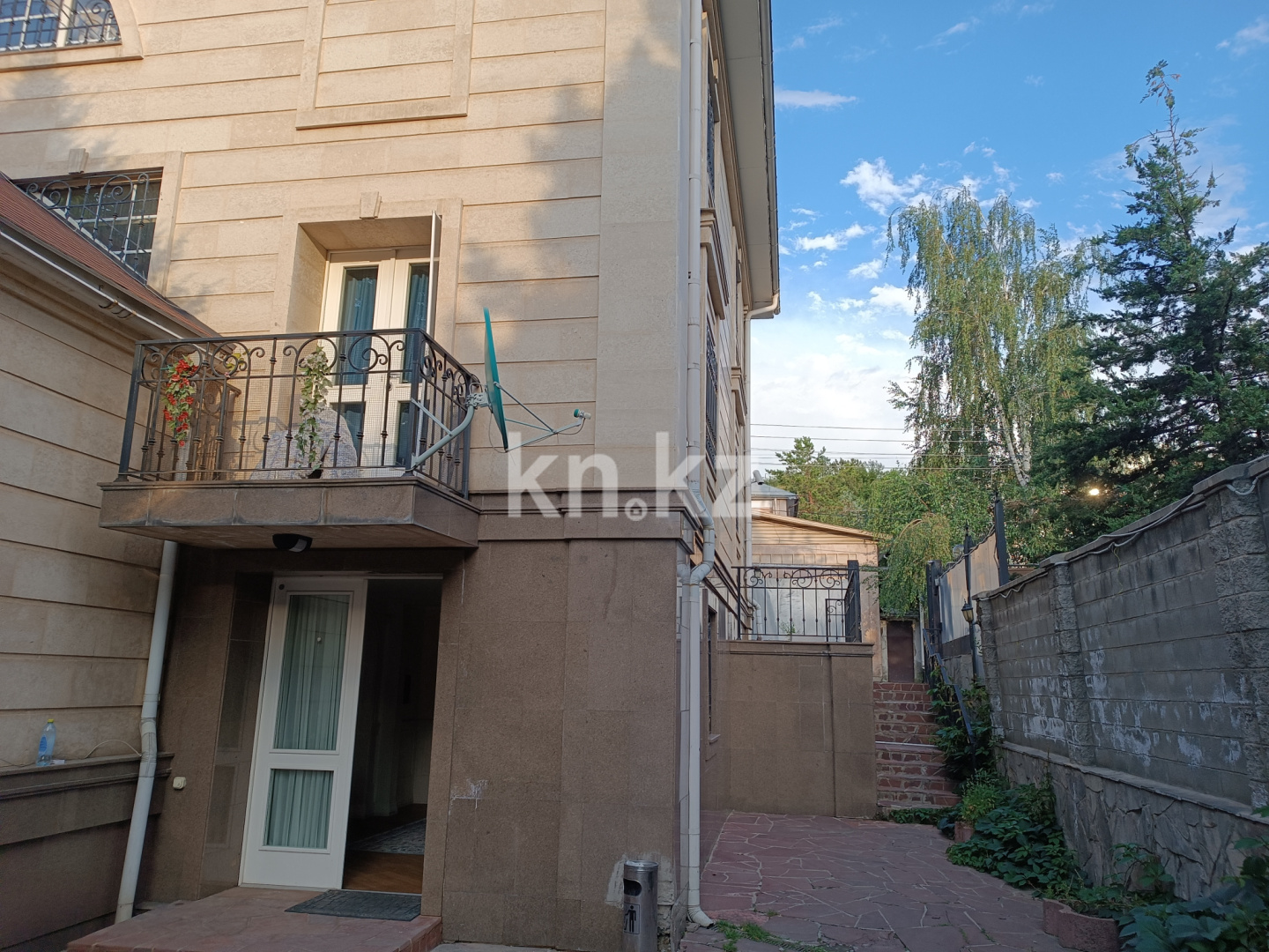 Продажа 8-комнатного дома, 384 м² - Продажа домов, коттеджей в Алматы фото 4 из 9