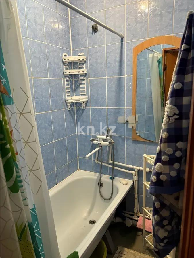 Продажа 3-комнатной квартиры, 47 м², мкр-н 16, дом  2 в Караганде - фото 5