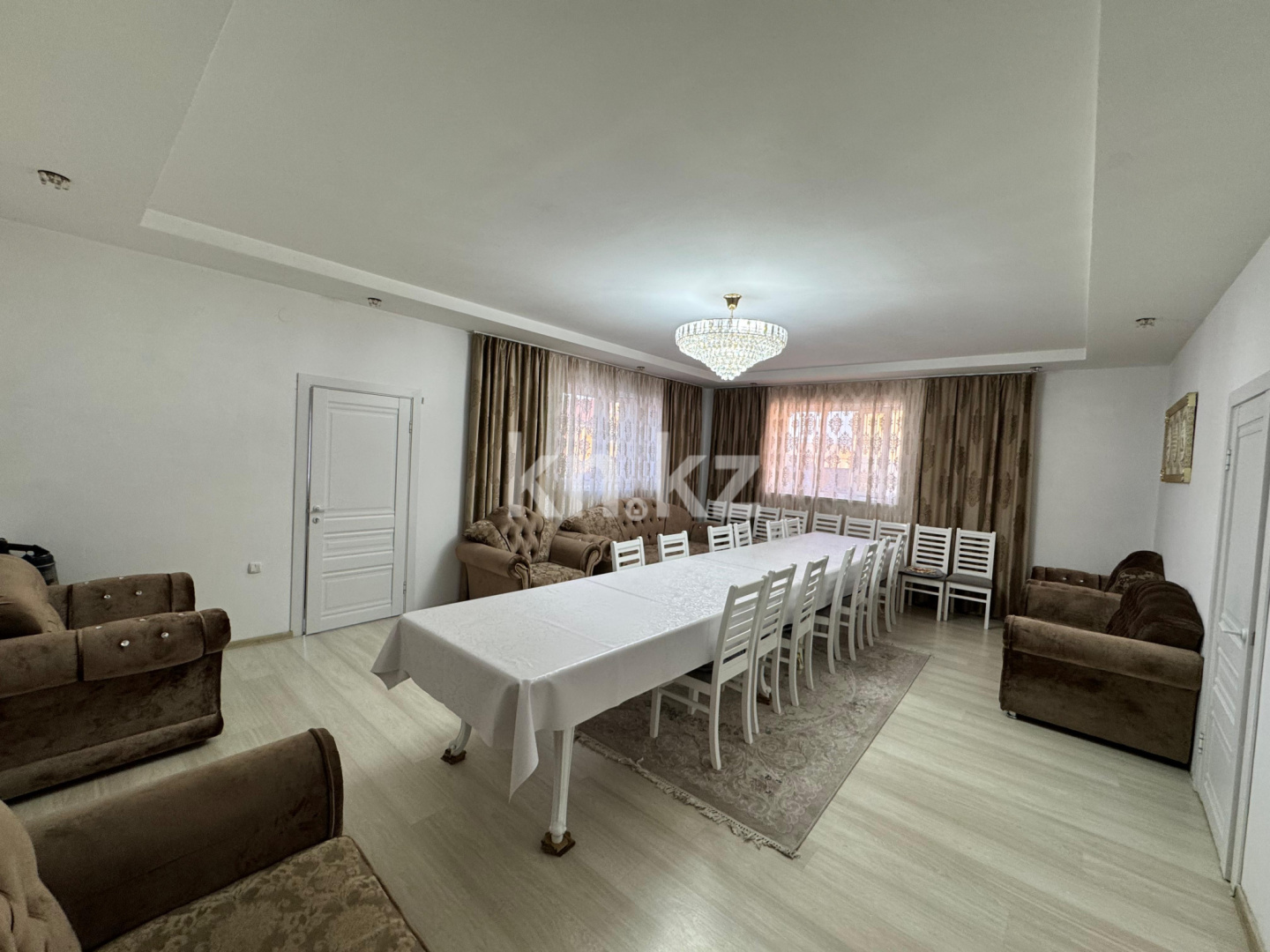 Продажа 6-комнатного дома, 343 м², ул. Карибжанова - Продажа домов, коттеджей в Караганде фото 2 из 36