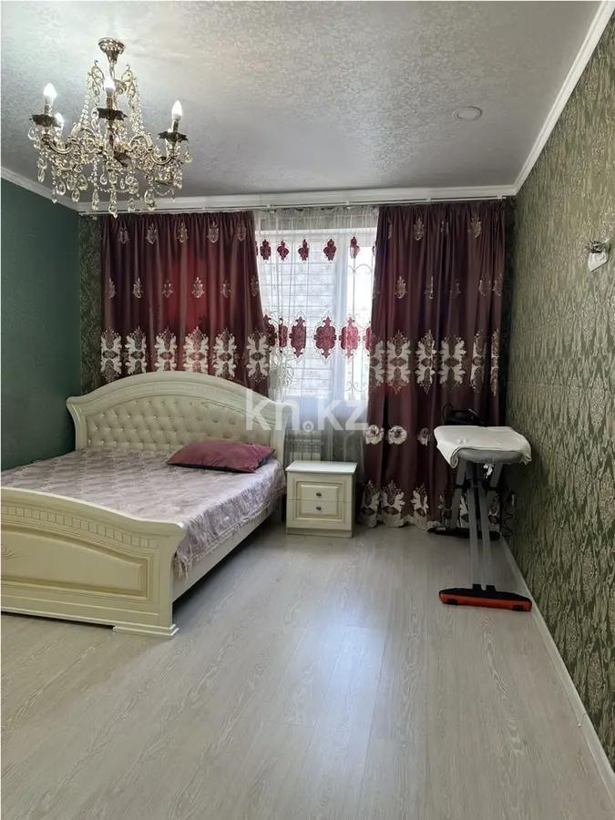 Продажа 3-комнатной квартиры, 102.5 м², мкр-н Аксай-4, дом  121 - Продажа квартир в Алматы фото 1 из 8