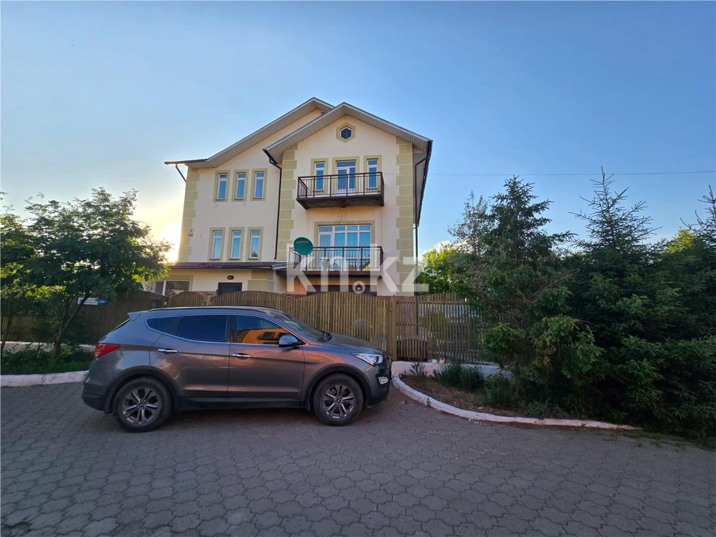 Продажа 5-комнатного дома, 355.2 м², мкр-н 8 - Продажа домов, коттеджей в Казахстане фото 1 из 35