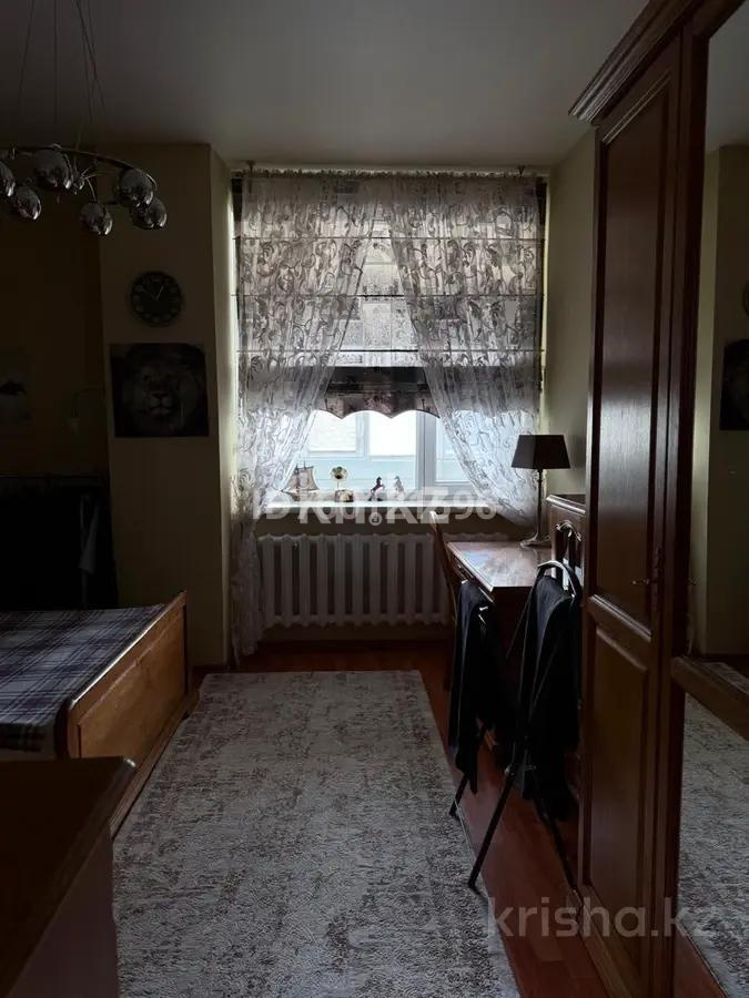 Продажа 3-комнатной квартиры, 135 м², ул. Аманжолова - Продажа квартир в Караганде фото 4 из 8