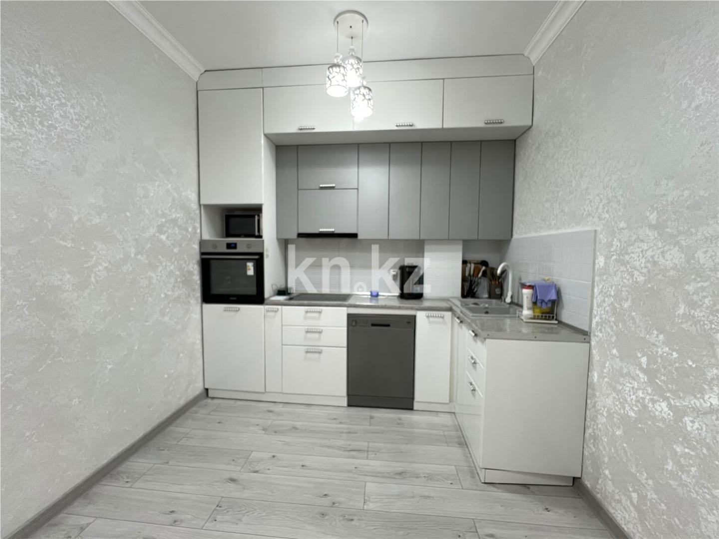 Продажа 3-комнатной квартиры, 75 м² - Продажа квартир в кирпичном доме в Караганде - страница 2 фото 10 из 22