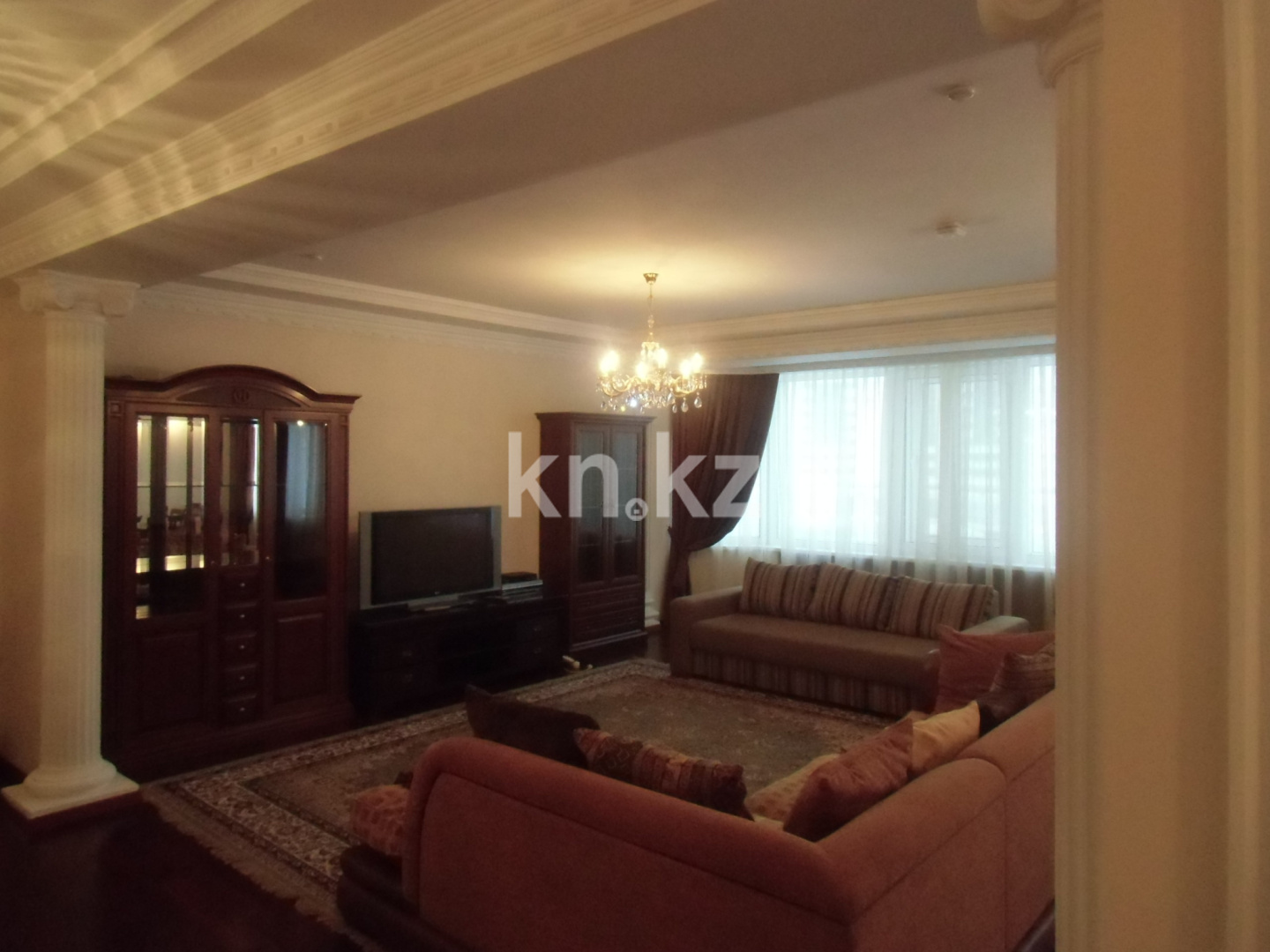 Аренда 4-комнатной квартиры, 210 м², ул. Достык, дом  13 - Аренда квартир помесячно в Казахстане фото 1 из 17