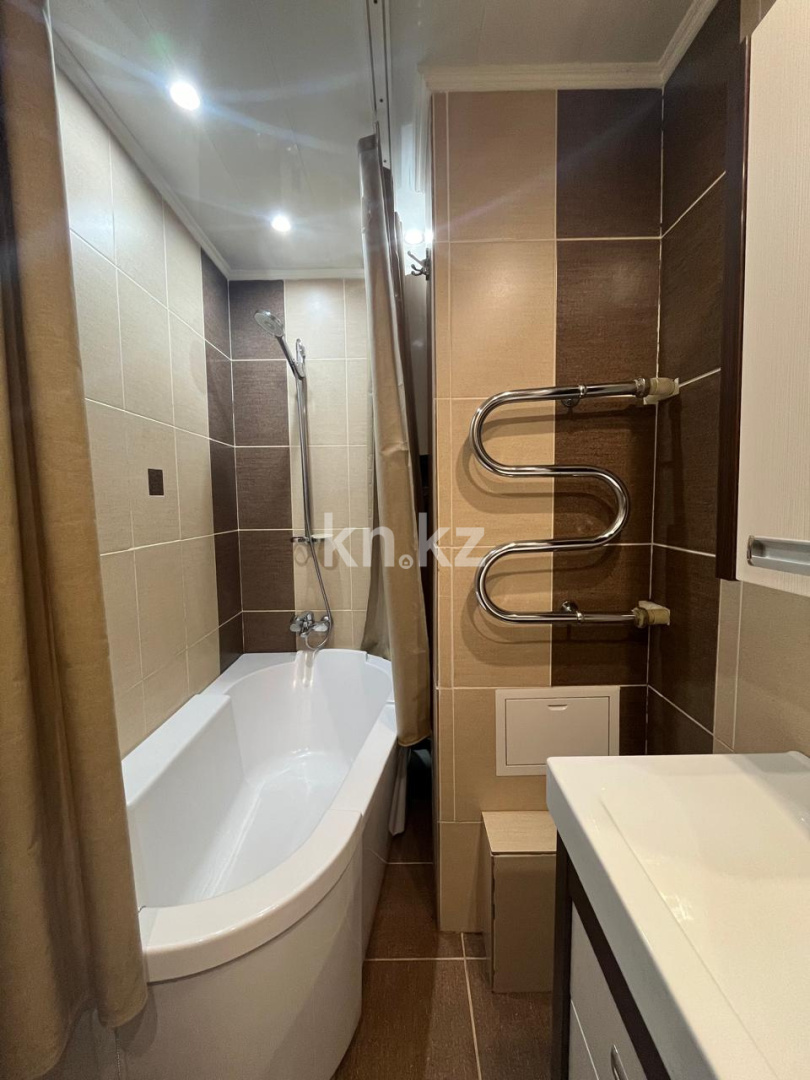 Продажа 3-комнатной квартиры, 64 м², Степной-1, дом  4/36 в Караганде - фото 13