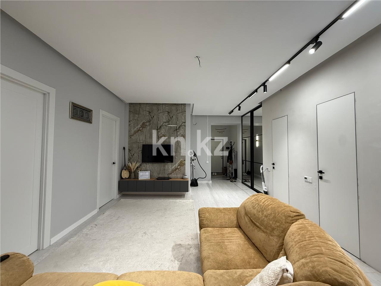 Продажа 3-комнатной квартиры, 74 м² - Продажа трехкомнатных квартир в кирпичном доме в Караганде - страница 2 фото 1 из 16