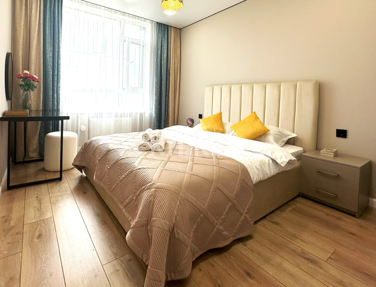 Аренда 2-комнатной квартиры посуточно, 40 м², пр. Туран, дом  57/5 - Аренда квартир посуточно в Астане с фото фото 1 из 18