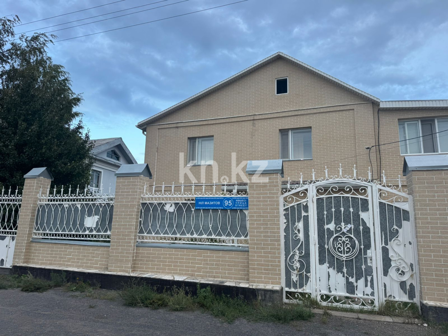 Продажа 4-комнатного дома, 321 м², ул. Кунгей - Продажа домов, коттеджей в Казахстане фото 1 из 26