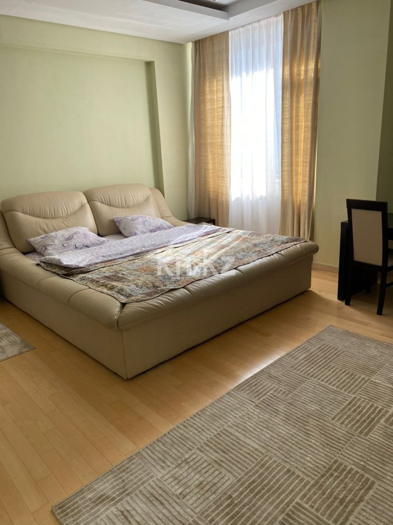 Аренда 2-комнатной квартиры, 105 м², ул. Байтурсынова, дом  1 - пр. Кошкарбаева - Аренда  двухкомнатных квартир помесячно в Астане фото 1 из 21