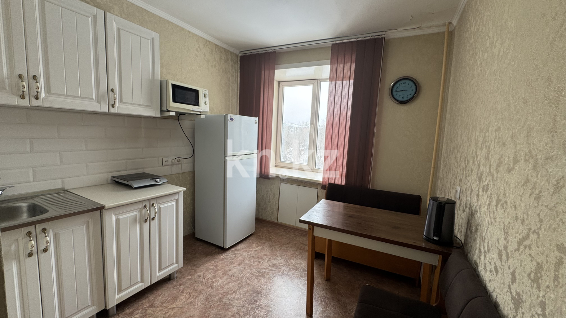 Аренда 1-комнатной квартиры посуточно, 36 м², ул. Бурова, дом  19/1 - Аренда квартир посуточно в Усть-Каменогорске фото 5 из 7