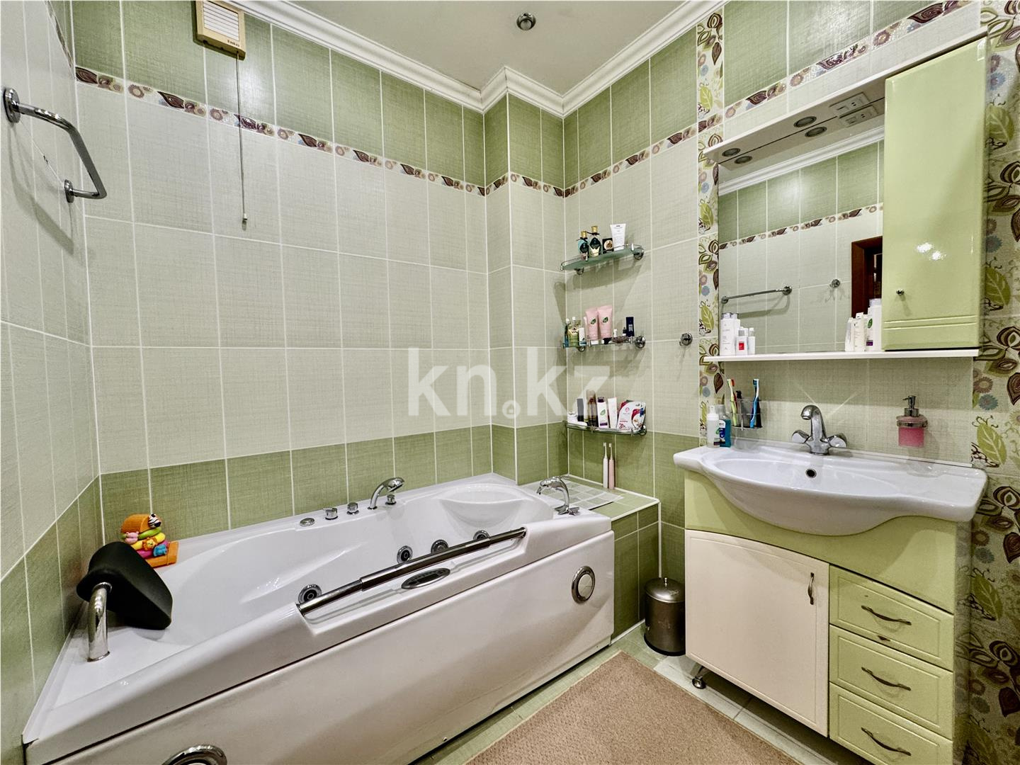 Продажа 3-комнатной квартиры, 132 м², ул. Абая, дом  5 - Продажа квартир в Караганде фото 28 из 38