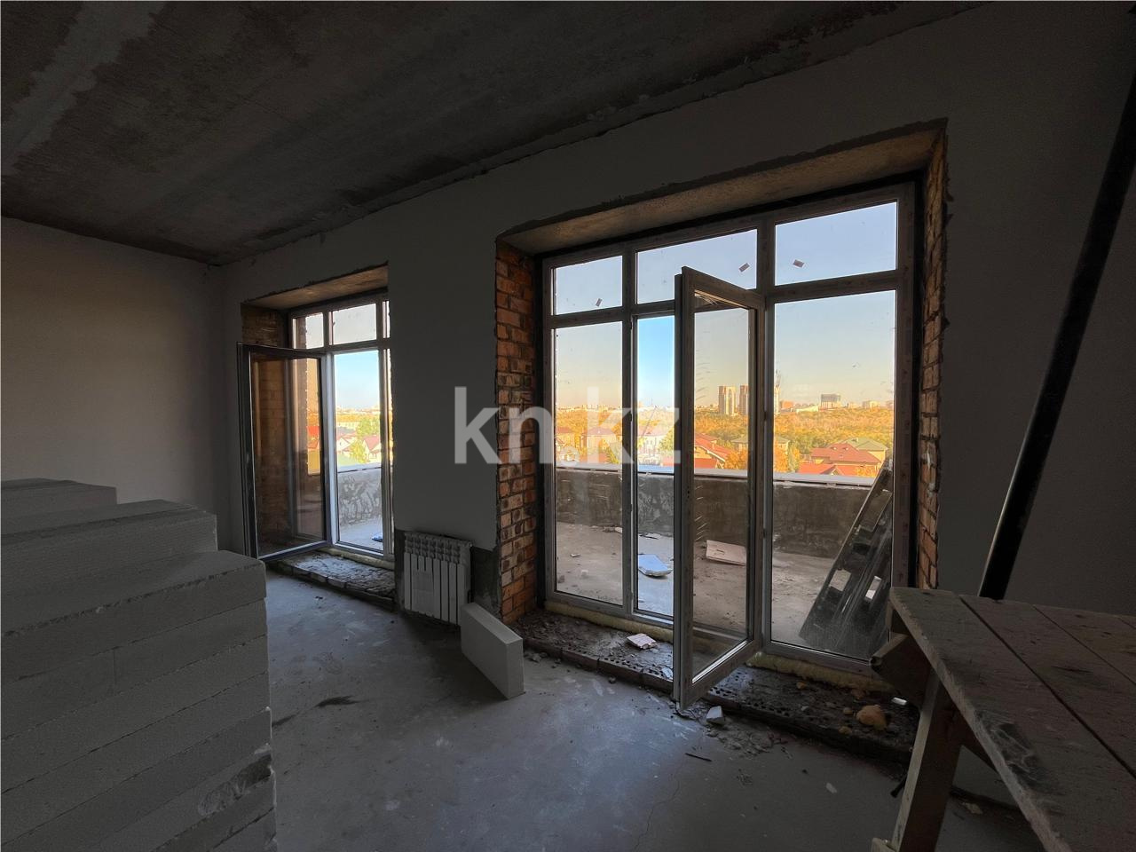 Продажа 4-комнатной квартиры, 136 м², ул. Аманжолова, дом  96/3 - Продажа квартир в Караганде фото 3 из 12
