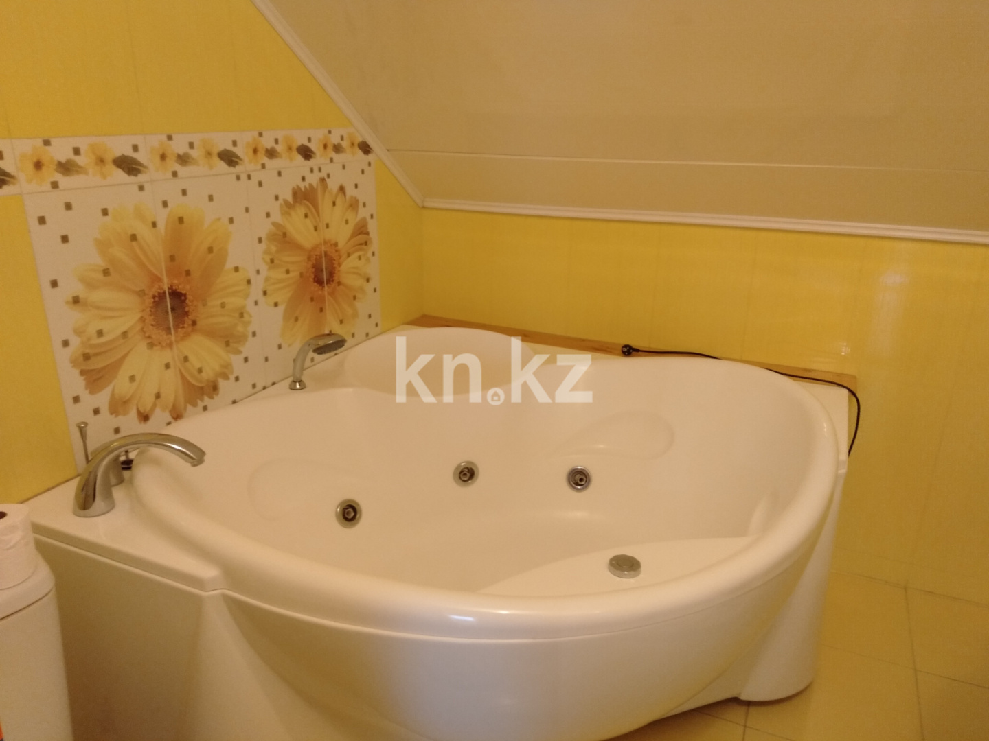 Аренда 3-комнатной квартиры посуточно, 75 м², ул. Победы, дом  105 - Аренда жилой и коммерческой недвижимости в Уральске фото 16 из 18