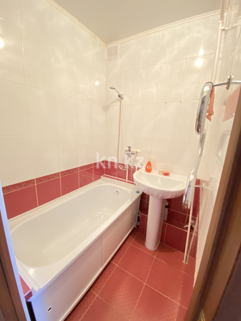 Продажа 2-комнатной квартиры, 47 м², мкр-н 22 в Караганде - фото 9