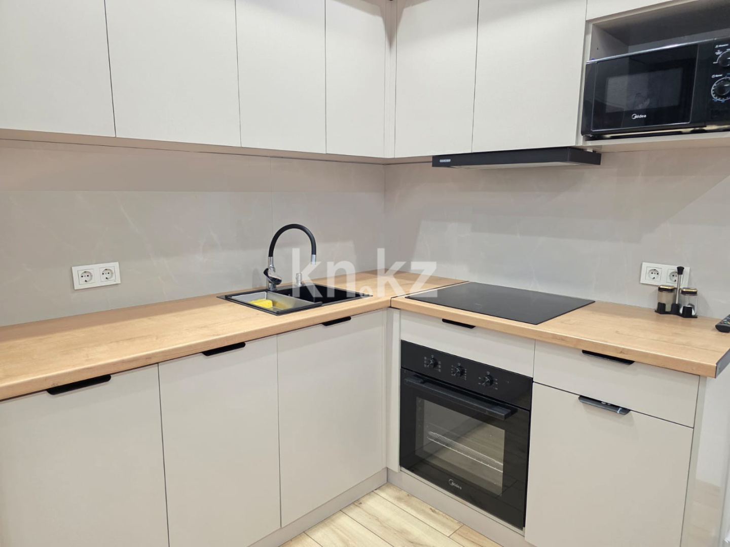 Продажа 1-комнатной квартиры, 55.6 м² - Продажа квартир в Алматы - страница 3 фото 1 из 13