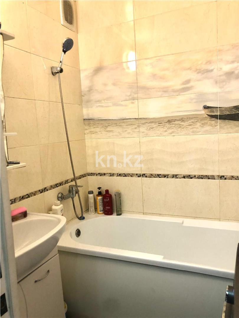 Продажа 4-комнатной квартиры, 79 м², ул. Дюсембекова, дом  39 - Продажа  четырехкомнатных квартир в Караганде фото 12 из 16