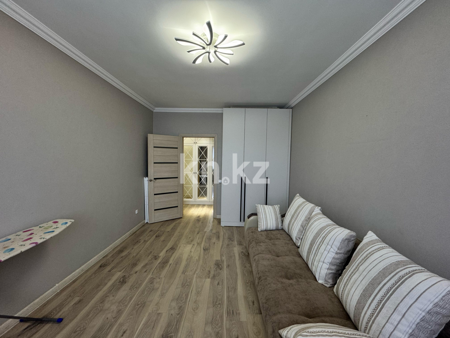 Продажа 3-комнатной квартиры, 89 м², пр. Шахтеров, дом  52 в Караганде - фото 5