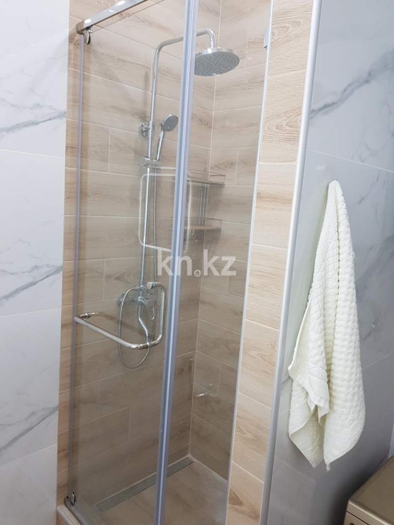 Аренда 1-комнатной квартиры посуточно, 40 м², пр. Шахтеров, дом  52б - Аренда квартир посуточно в Караганде с фото фото 16 из 19