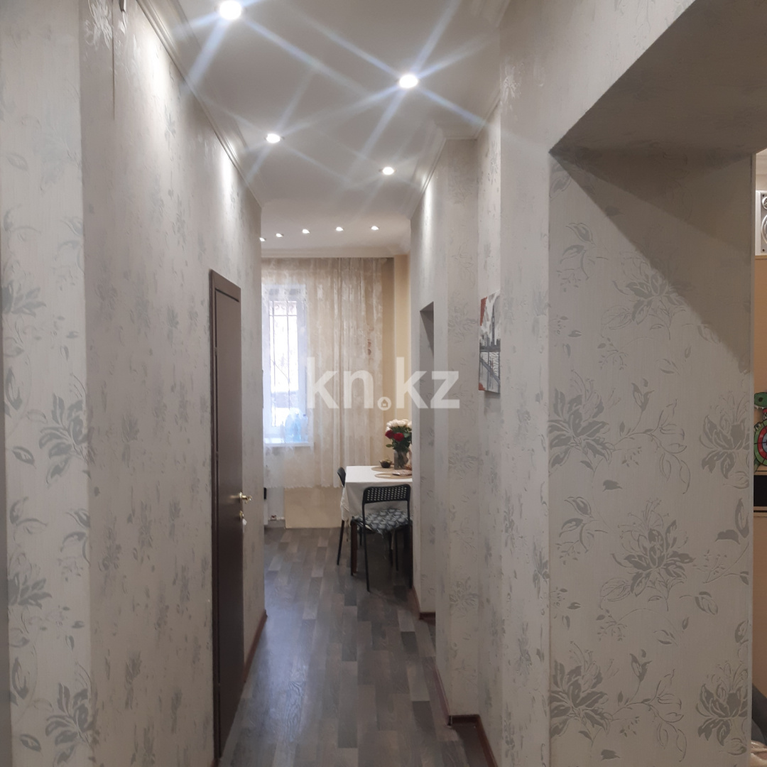 Продажа 2-комнатной квартиры, 56 м², ул. Сарсекова, дом  55 в Караганде - фото 18