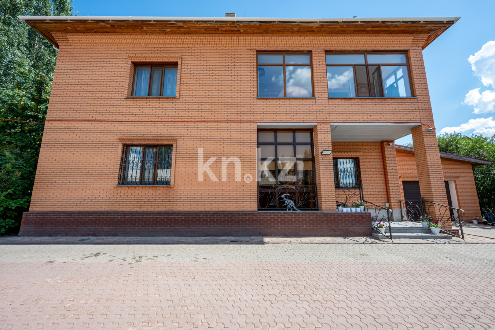 Продажа 7-комнатного дома, 349.6 м² - Продажа домов, коттеджей в Астане фото 1 из 38