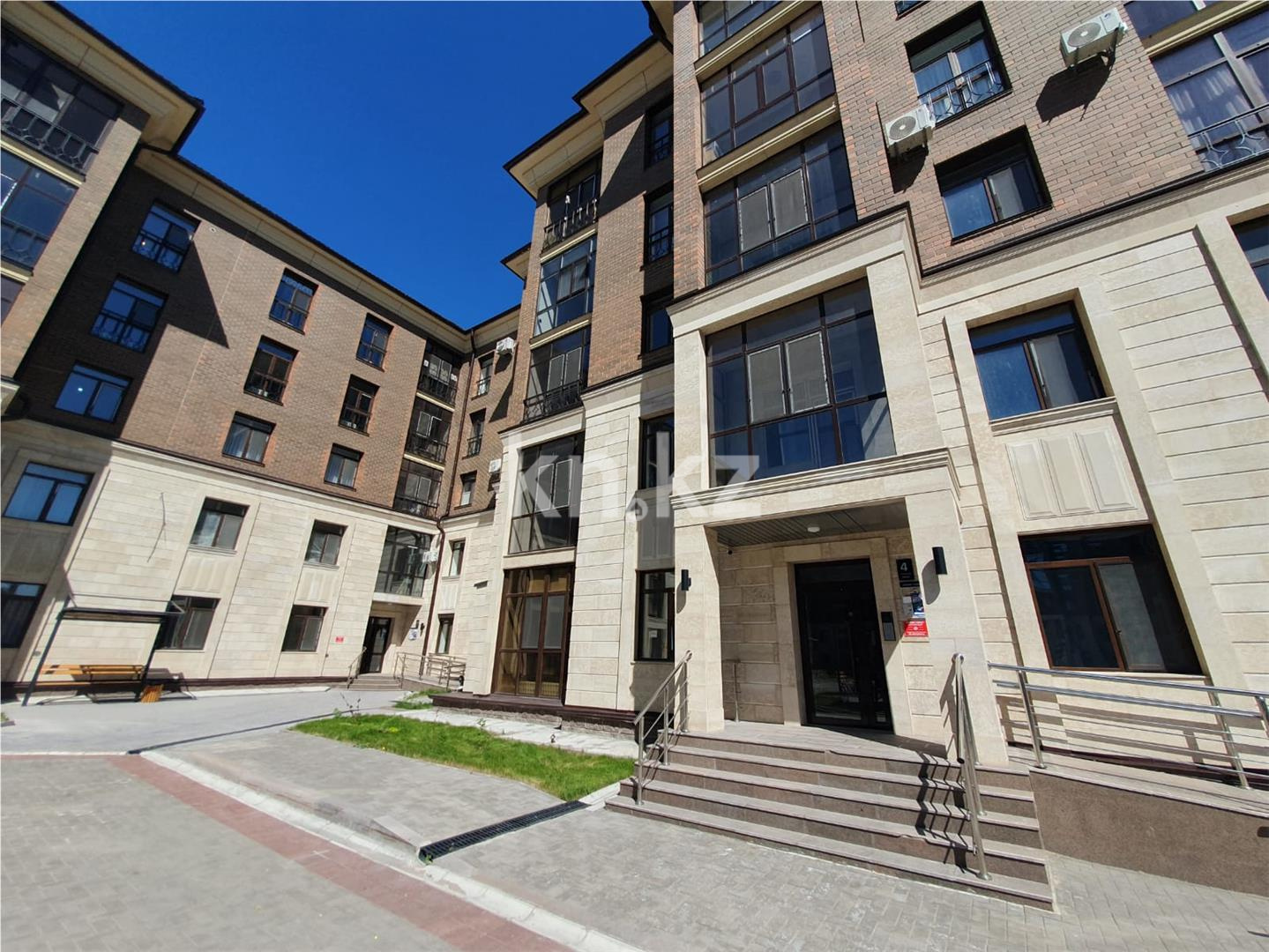 Продажа 2-комнатной квартиры, 76 м², ул. Жанибекова, дом  53 - Продажа квартир в Караганде с фото фото 1 из 11