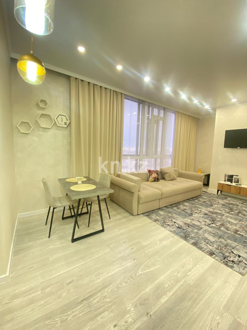 Продажа 2-комнатной квартиры, 44 м², пр. Шахтеров, дом  52б - Продажа квартир в Караганде с фото фото 1 из 16