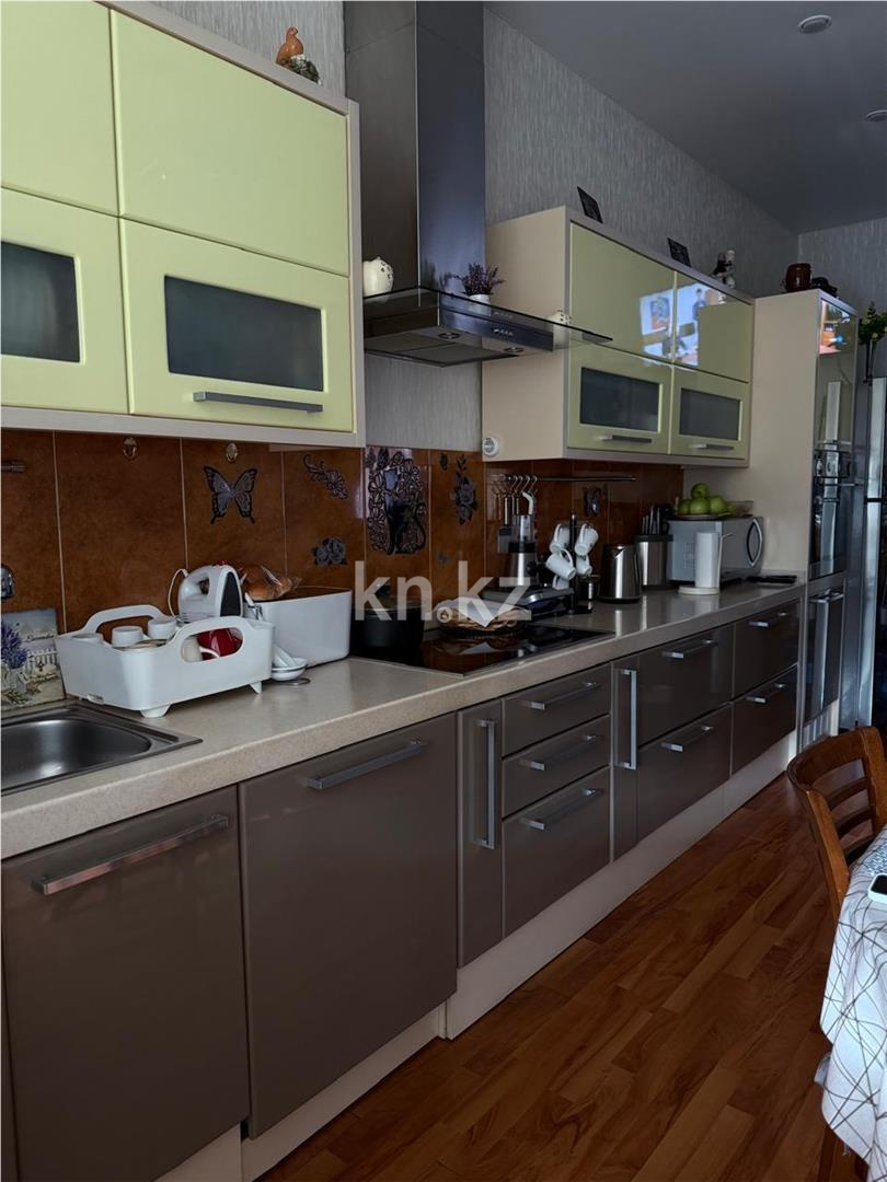 Продажа 3-комнатной квартиры, 135 м², ул. Аманжолова - Продажа  трехкомнатных квартир в Караганде фото 9 из 21