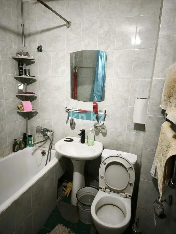 Продажа 2-комнатной квартиры, 42.5 м², 11 мкр., дом  22 в Алматы - фото 4