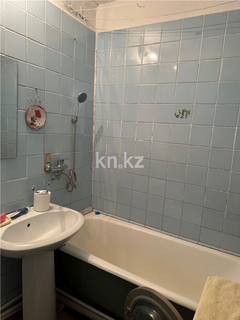 Продажа 3-комнатной квартиры, 58 м², ул. Аманжолова - Продажа  трехкомнатных квартир в Караганде фото 9 из 10