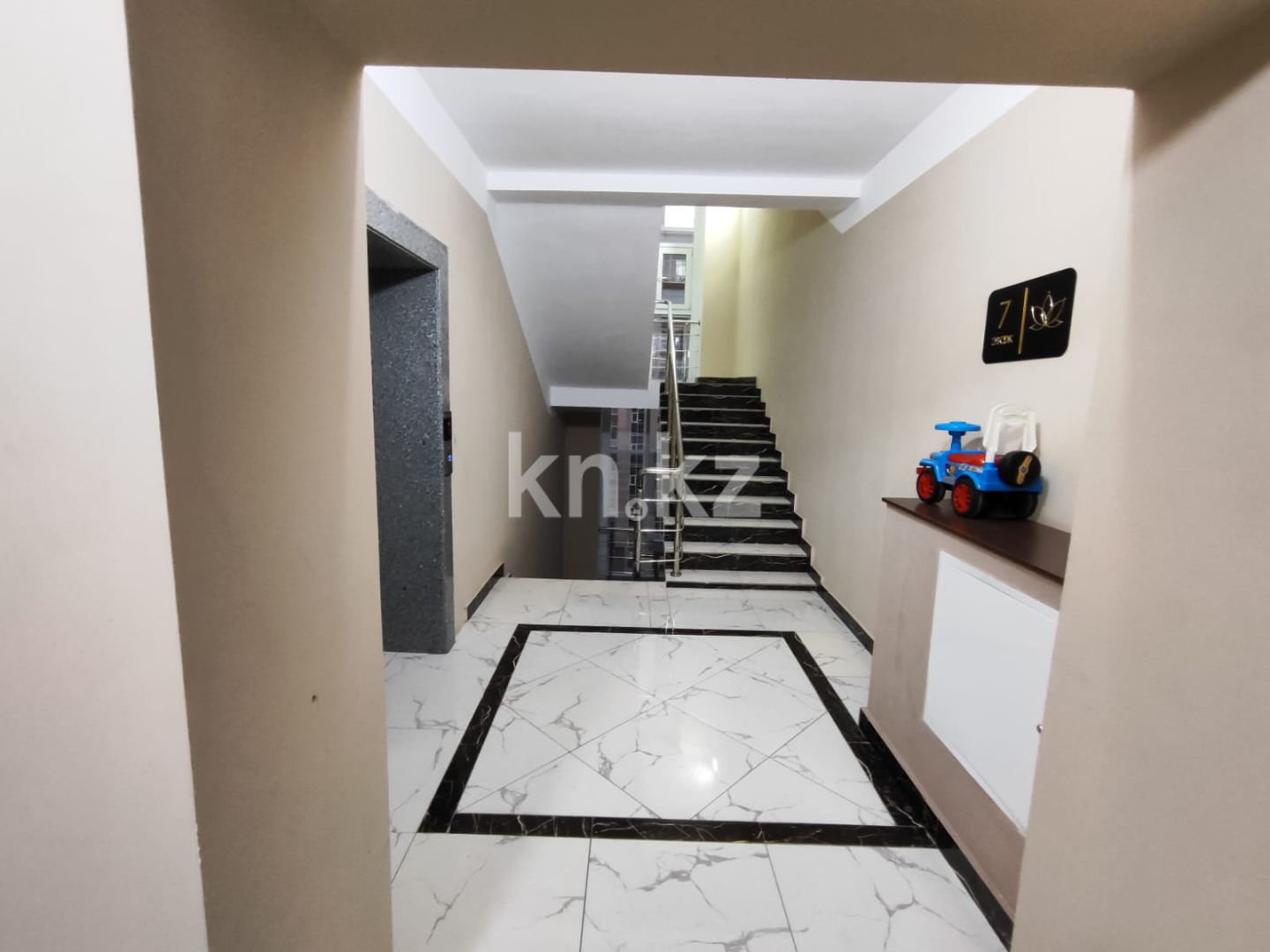 Продажа 3-комнатной квартиры, 70 м², ул. Ашимова - Продажа  трехкомнатных квартир в Караганде фото 15 из 34