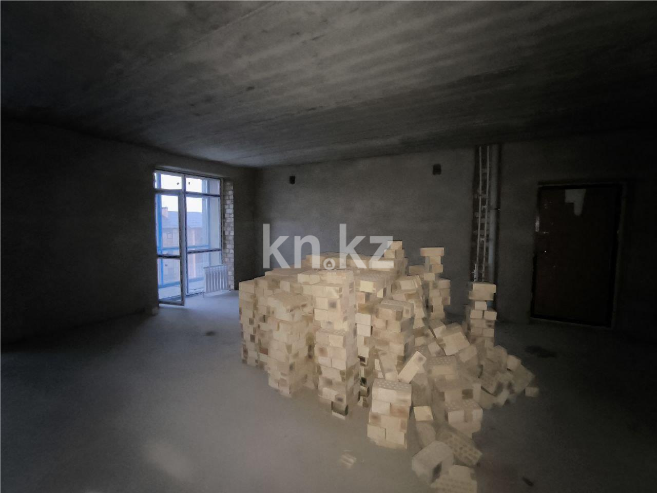 Продажа 3-комнатной квартиры, 76 м², ул. Муканова - Продажа квартир в Караганде фото 1 из 8