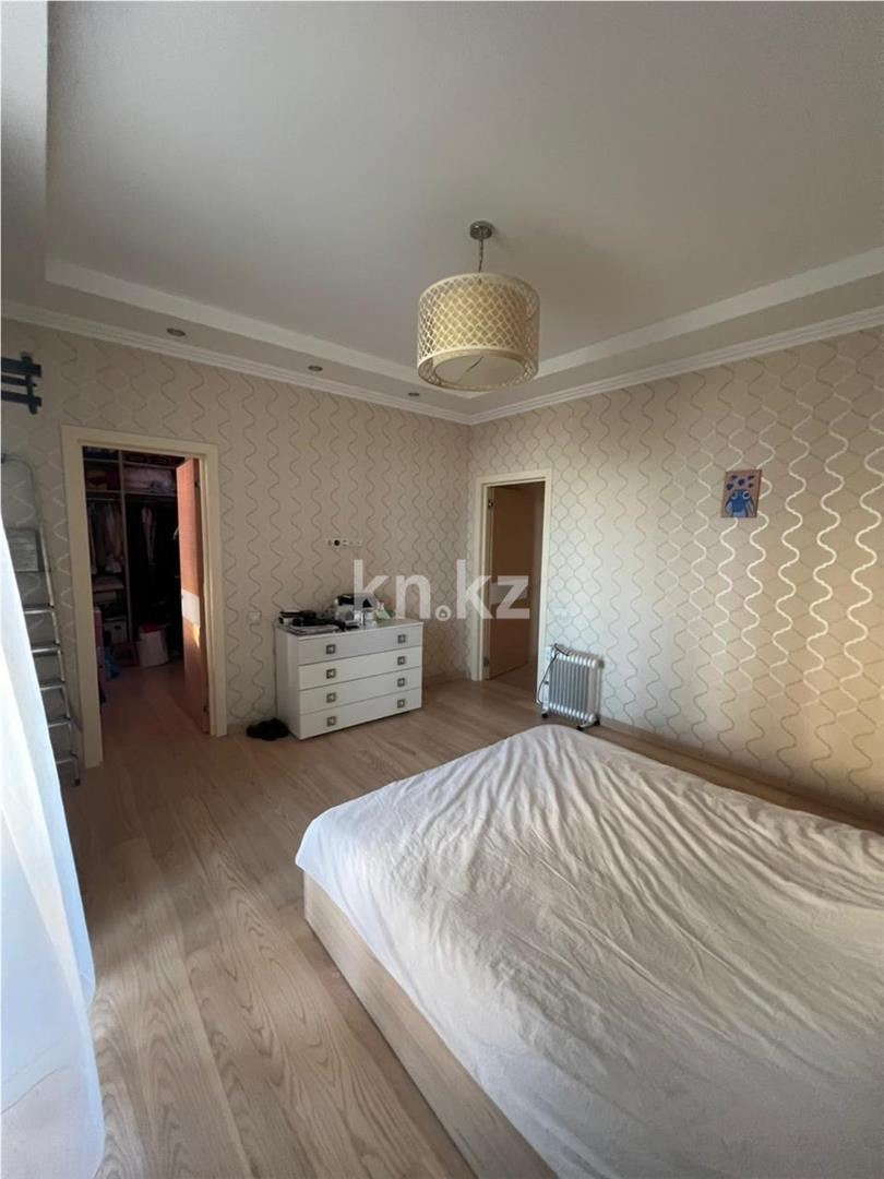Продажа 4-комнатной квартиры, 150 м², ул. Аманжолова в Караганде - фото 4